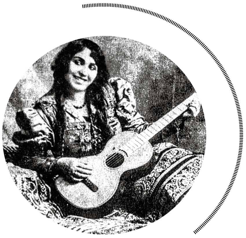 Mounira Al Mahdeya was better known under her stage name of ‘The Sultana of Tarab’ or ‘The Sultana.’ The Egyptian singer enjoyed vast fame and popularity during the 1920s.